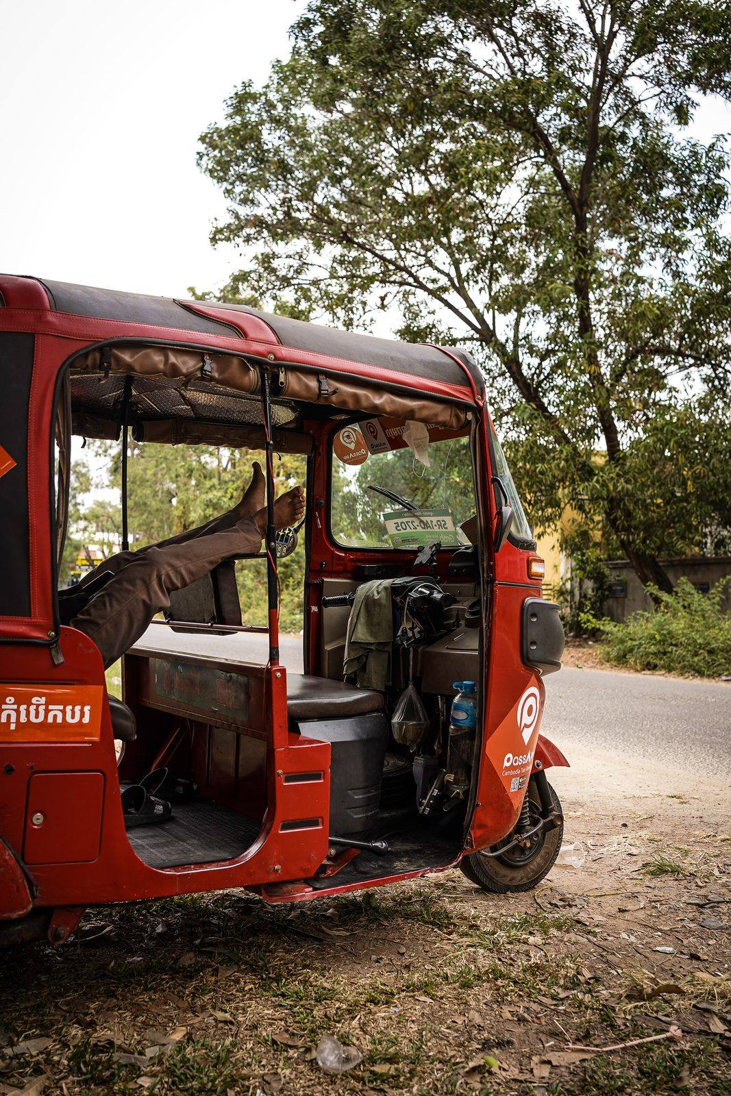 Tuk-tuk driver resting between fares, Siem Reap, Cambodia, photographed by Cole Sjoholm